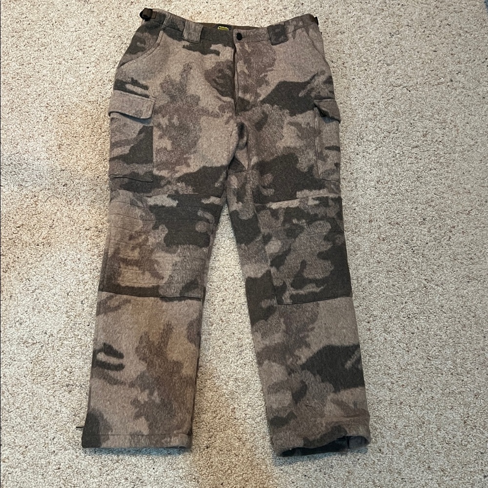 Cabela's Gray and Black Cargo Pants